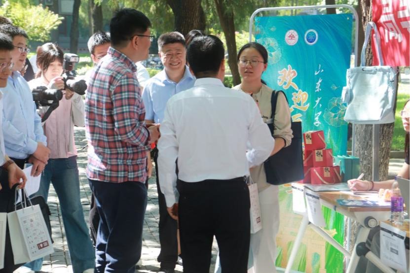 基础医学院迎新志愿者 韩昕辰