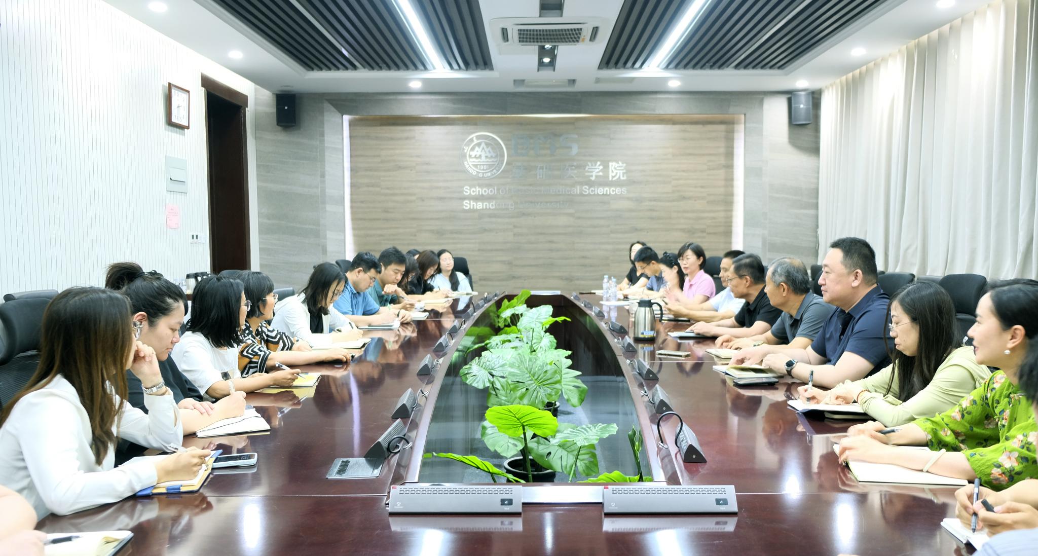 基础医学院机关党支部举行主题党日活动